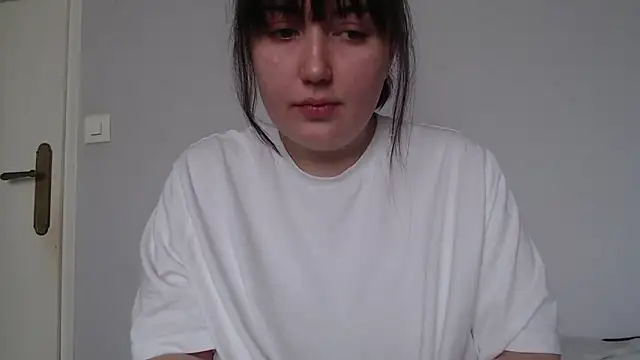 Lynylou online show from March 10, 3:05 pm