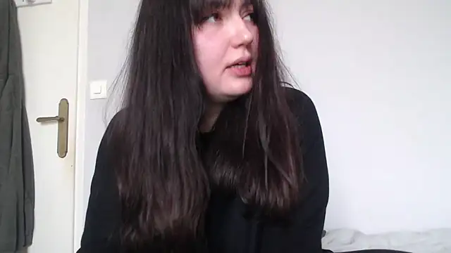 Lynylou online show from March 9, 3:04 pm