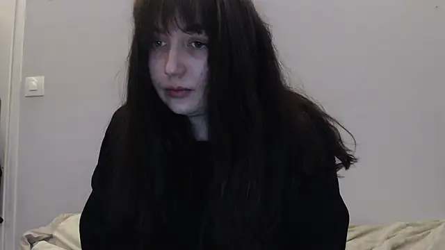 Lynylou online show from April 3, 6:28 pm