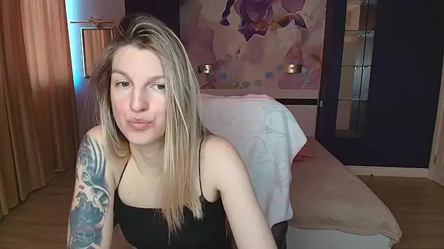 EmilyWalkeri online show from May 26, 7:08 am