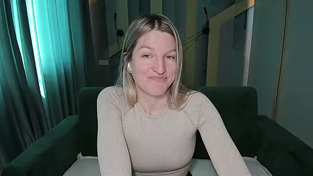 EmilyWalkeri online show from May 19, 7:15 am