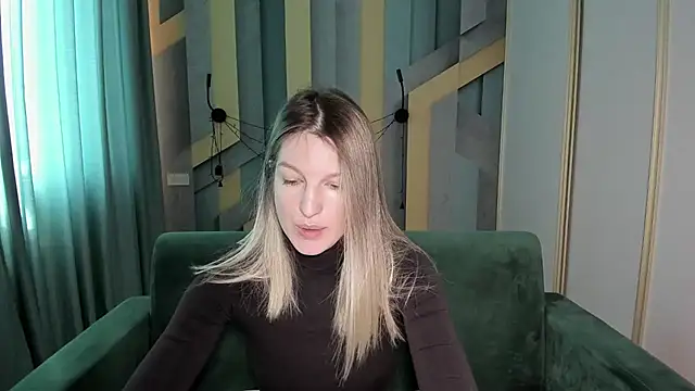 EmilyWalkeri online show from April 28, 6:39 am