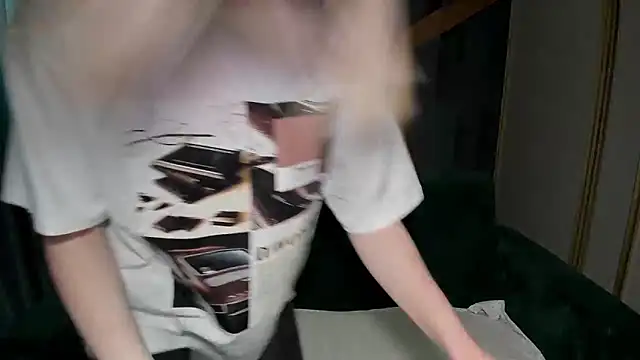 EmilyWalkeri online show from May 13, 6:52 am