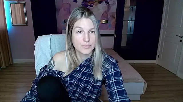 EmilyWalkeri online show from May 4, 8:07 am