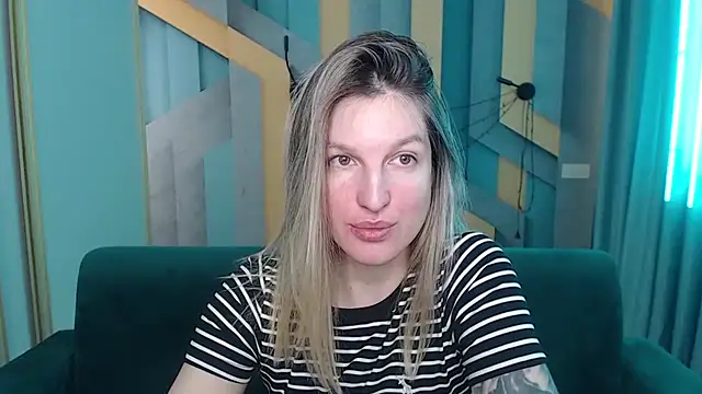 EmilyWalkeri online show from March 10, 8:29 am