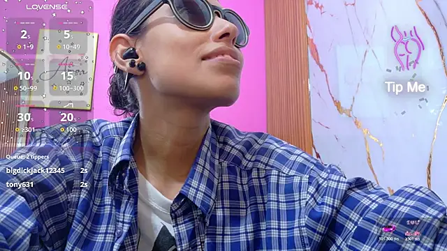 yourcuteneighbourr online show from April 8, 3:08 am