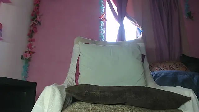 KeillyDiaz online show from March 10, 3:05 pm