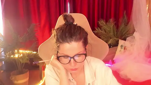 April o Nill online show from April 3, 9:18 am