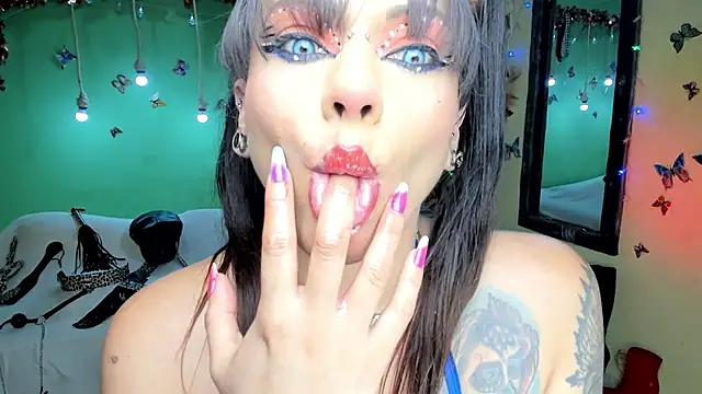 angelina james  online show from May 29, 8:07 pm
