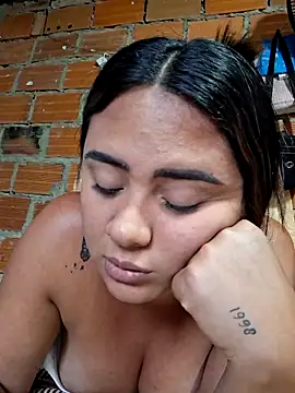 sexy-latin10 online show from February 2, 9:36 pm