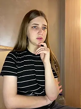 MollyDolle online show from November 28, 8:01 pm