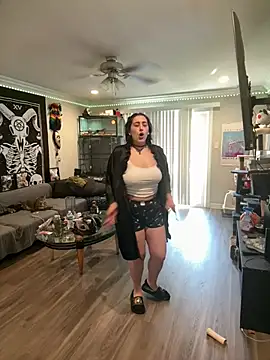 ThicBunz online show from May 12, 9:10 pm