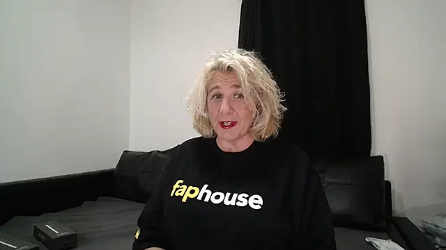 CamillaCreampie online show from October 15, 8:00 pm