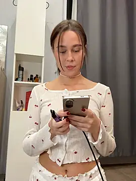 MiaNell online show from April 8, 11:07 pm