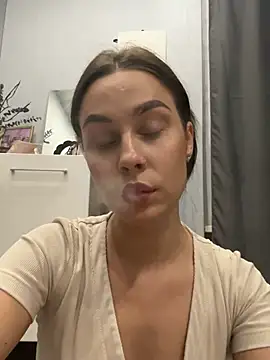 MiaNell online show from April 5, 10:31 pm