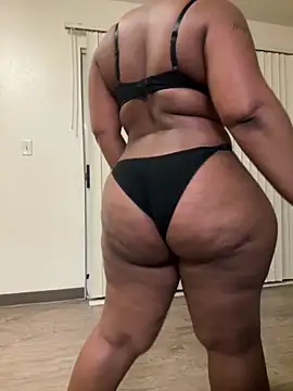 Prettynthick12 online show from April 7, 5:09 am