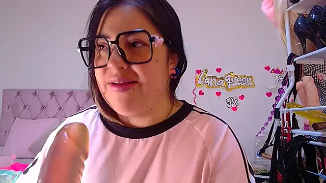lanaqueen699 online show from May 5, 1:03 pm