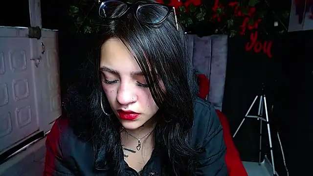 Violettasquirt online show from May 7, 5:16 pm