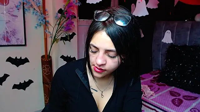 Violettasquirt online show from October 30, 7:26 pm