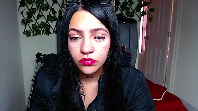 Violettasquirt online show from May 25, 1:32 pm