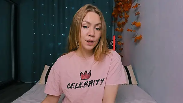 InsatiableFoxX online show from October 29, 8:55 pm