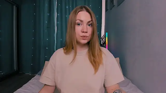 InsatiableFoxX online show from April 23, 12:29 pm