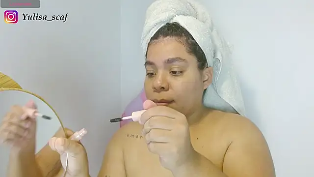 yulissa18 online show from May 19, 1:45 am