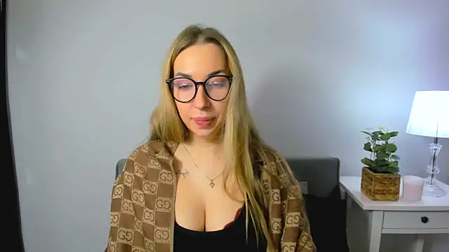 AriaDesire online show from November 29, 7:45 am