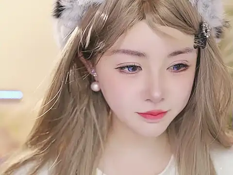 Qiaoqiao  online show from April 10, 10:10 am