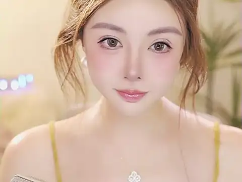 Qiaoqiao  online show from May 17, 4:17 pm