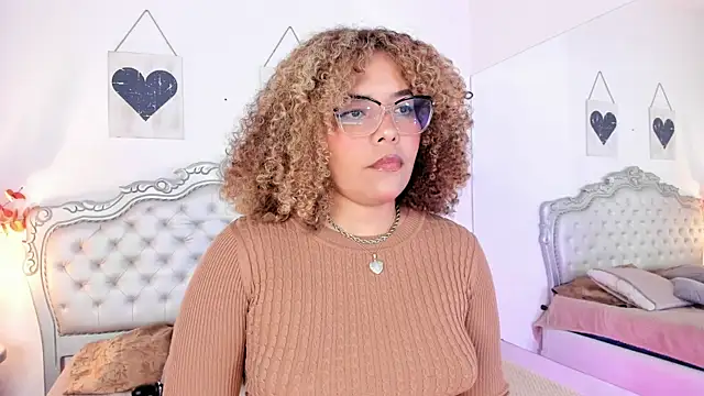 NiaColusi online show from January 13, 8:13 pm