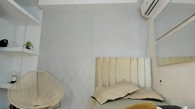 flavia cruz online show from May 7, 1:04 pm