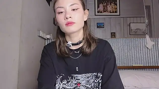 alicekiit online show from April 4, 5:45 pm