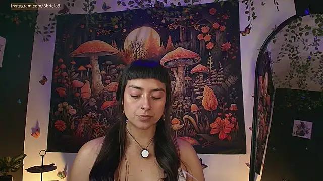 6Briela9  online show from May 12, 4:10 am