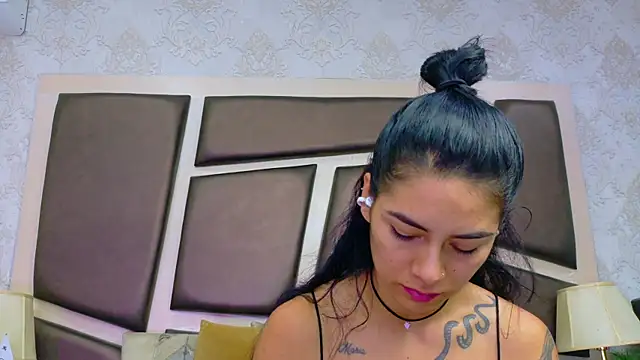 NicoleEsposito online show from April 30, 1:05 pm