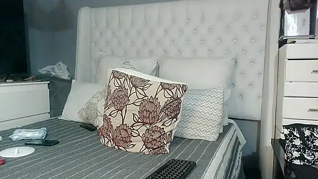 Carocurvy online show from November 10, 5:08 pm