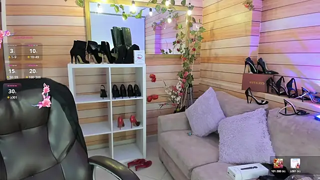 Victoria collins 1 online show from May 16, 10:58 am