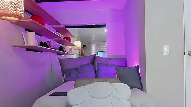 luna willians online show from September 13, 1:19 pm