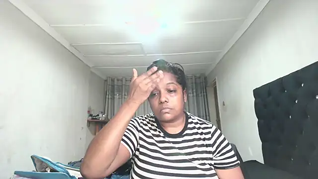 Indianmayaxoxo online show from May 26, 12:04 pm