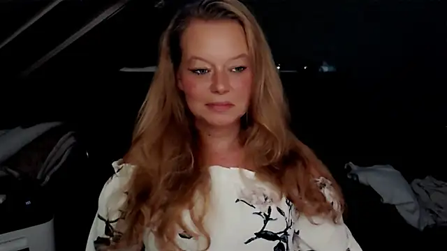 roxanna24 online show from July 8, 8:00 pm