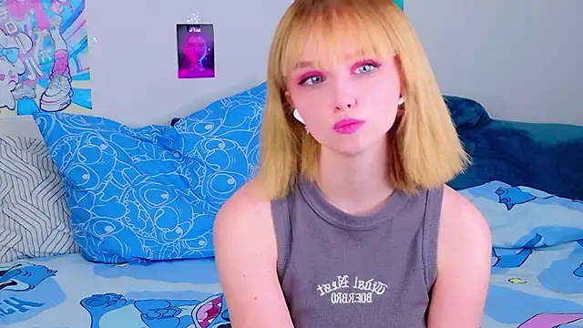 b4by LoL1 online show from July 25, 4:47 pm