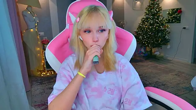 b4by LoL1 online show from January 19, 11:06 am