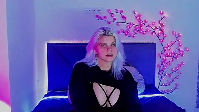 JoannLowe online show from February 25, 8:40 pm