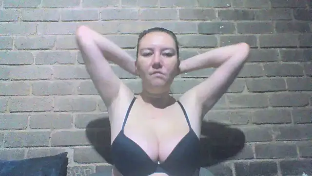 EksJouneMwah online show from April 29, 7:33 am