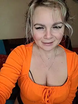 candy queeen online show from November 19, 5:02 pm