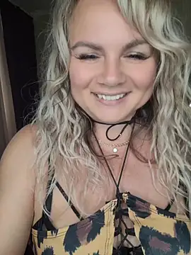 candy queeen online show from June 3, 3:51 am
