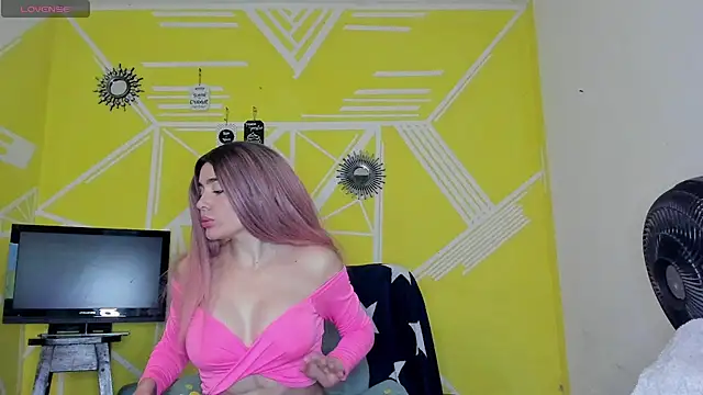 Nikolle Rouss online show from December 5, 4:01 am