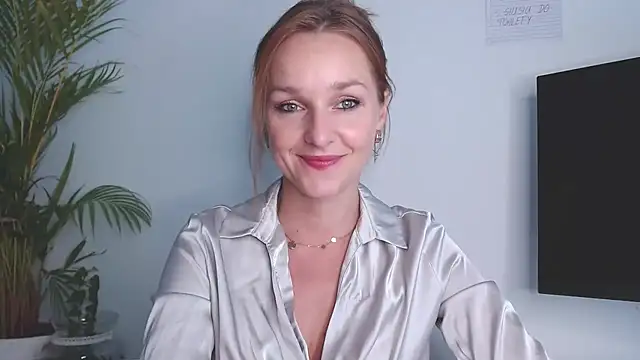Snapshot of AliciaDesire chatting on September 19, 7:18 am AliciaDesire online show from September 19, 7:18 am