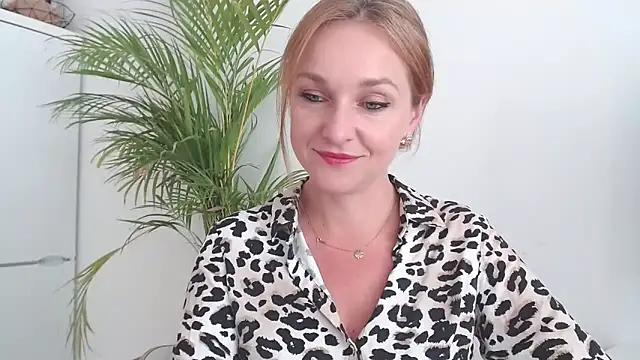 Snapshot of AliciaDesire chatting on October 14, 1:03 pm AliciaDesire online show from October 14, 1:03 pm