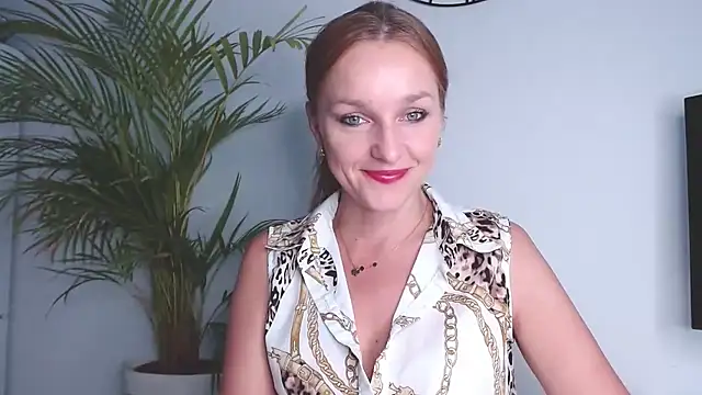 Snapshot of AliciaDesire chatting on October 1, 6:07 am AliciaDesire online show from October 1, 6:07 am